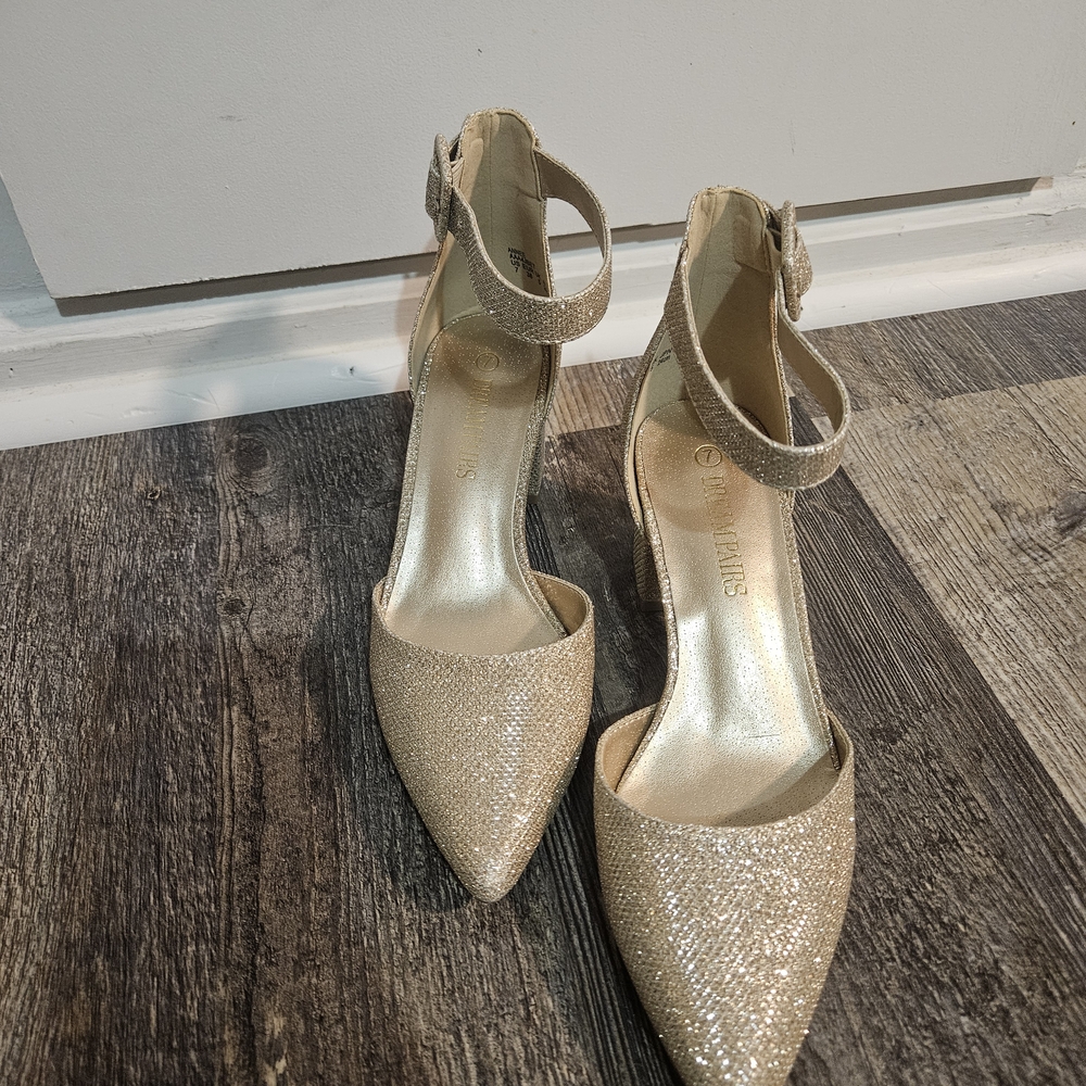 Dream Pairs Glittering Gold Heels